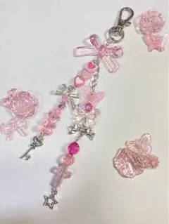 【値下げ】ビーズキーホルダー　ピンクチャーム　韓国　Y2K