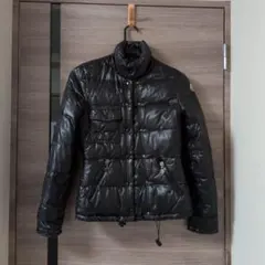 プ*ン様 モンクレールレディースフード付きブラックダウンジャケット※サイズ表記０
