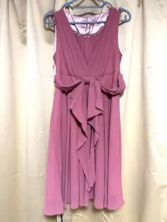 ピンクのパーティードレス ウエストリボン付き