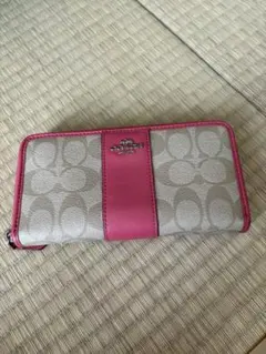 COACH シグネチャー ラウンドファスナー 長財布 ピンクのサムネイル