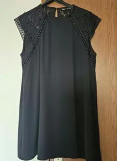 〈ZARAザラ〉黒 レース袖 ワンピース