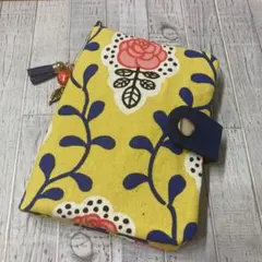 マルチカードケース（お薬手帳・保険証・通帳等）北欧風花柄イエロー（チャーム付き）