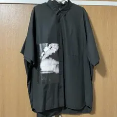 HARE ブラック グラフィックシャツ