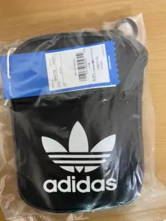 adidasのサムネイル