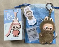 THE MONSTERS PIN FOR LOVE イニシャルマスコット【＆】