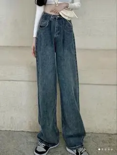 【新品】レディースデニム　ハイウェスト ワイドストレート色は写真3枚目の色です。