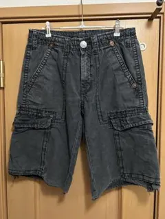 トゥルーレリジョン カーゴ ショートパンツ ウォッシュド カットオフ加工のサムネイル