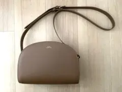 APC アーペーセー ハーフムーンショルダーバッグ