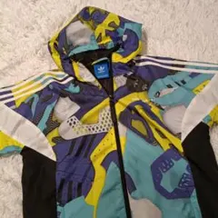 adidas ナイロンジャケット 総柄 フード付き　ウインドブレーカー