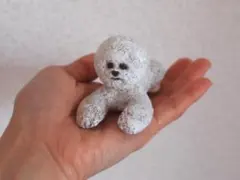 お手をする木彫りのビション・フリーゼ - メルカリ