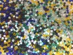 多彩なガラスビーズ 2-3mm ビーズセット