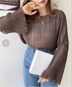 新品☆モーメントプラス☆シアープリーツフレアスリーブ長袖メロウブラウス☆ブラウン