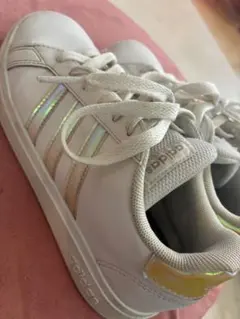 可愛い♡ adidas スニーカー ホワイト ピンク21cmのサムネイル