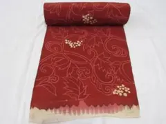 小紋着尺反物　海老茶色系生地に葉とブドウ模様調柄の素敵な商品です