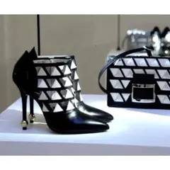 【美品】 Roger Vivier ロジェヴィヴィエ カットアウトサンダルのサムネイル