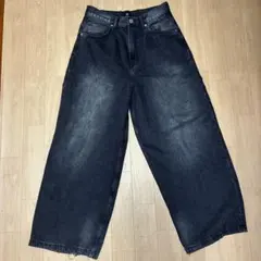 H&M SUPER BAGGY デニムパンツ ブラックのサムネイル