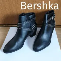 Bershka ベルシュカ スタッズ付 ショートブーツ ブラック 37サイズのサムネイル