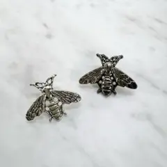 【ピンバッジ】蜂 ＊ ハチ ヴィンテージ風 シルバー ＆ ダークシルバー 黒銀