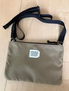 FREDRIK PACKERS ベージュ サコッシュ