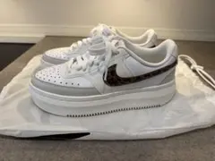 ⭐️NIKE 厚底スニーカー レオパード柄⭐️のサムネイル