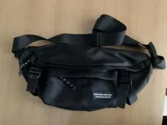 ブラックボディバッグ