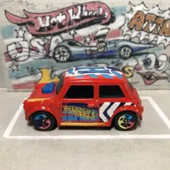 ホットウィール モーリス ミニ アートカーズ レッド