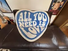 ALL YOU NEED IS LOVE ハート型 ラグマット