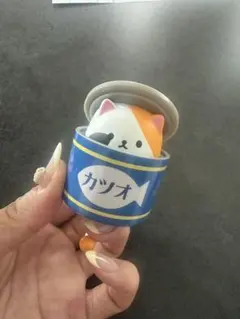 カツオ缶に入った猫のフィギュアのサムネイル
