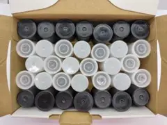 35mmフィルムのケース 白と黒で34個