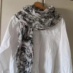 モノクロペイズリー柄ストール