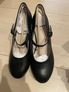 あしながおじさん ストラップ付きパンプス ブラックのサムネイル
