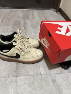 NIKE コートビジョン SEQUO アイボリー25.5