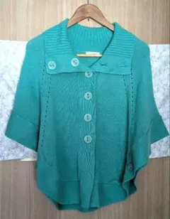 【a.v.v アー・ヴェ・ヴェ】 グリーン ボタン付きニットカーディガン