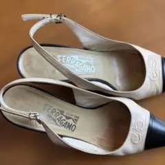 フェラガモ　アイボリー・ブラック ポインテッドトゥ ハイヒール　サイズ5