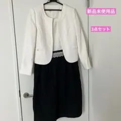 ホワイトジャケットとブラックスカートのフォーマルセット