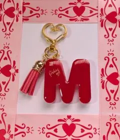 レジン・イニシャルキーホルダー・【M】赤と白のダブルカラー