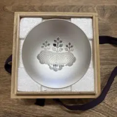 内閣総理大臣贈 銀杯 （桐紋） 純銀 140g - メルカリ