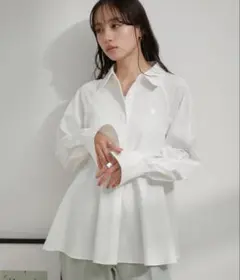 ビス VIS 洗える ロゴモチーフ付きペプラムシャツ レディース