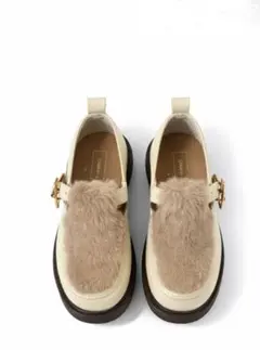 Odette e Odileファー付きベージュスリッポンローファー22.5cm