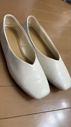 【結婚式にもおすすめ】ホワイト スクエアトゥ フラットシューズ