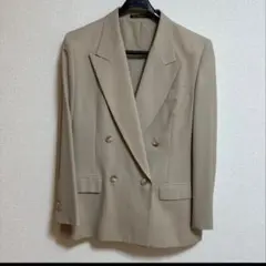 美品　ベージュ ダブルブレスト テーラードジャケット　値下げ相談します