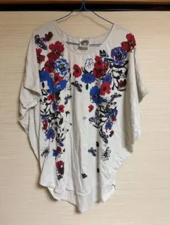 【スカラー】花柄・蝶柄 ドルマンTシャツのサムネイル