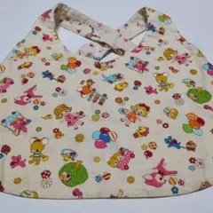 手作りカラフルキャラクターのベビー用スタイ、エプロン