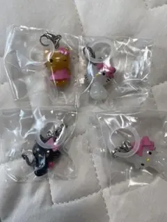 ハローキティ　めじるしアクセサリー　　4個セット