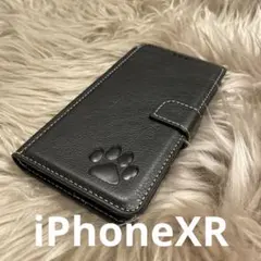 iPhoneXR 手帳型スマホケース　レザー　黒　肉球　犬猫　足あと　シンプル