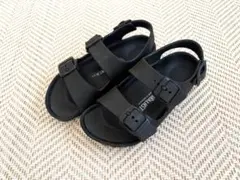 キッズ　18cm BIRKENSTOCK サンダル ブラックのサムネイル