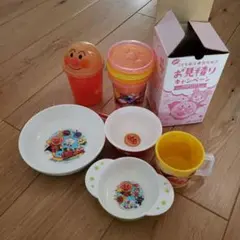 アンパンマン食器４点、ストローカップ２点