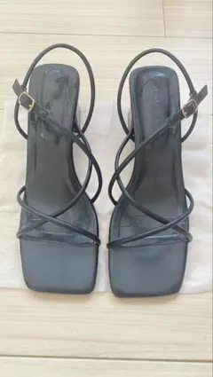 チューブストラップウッドヒールサンダル