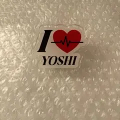 treasure ヨシ pulse on アクリルバッジ