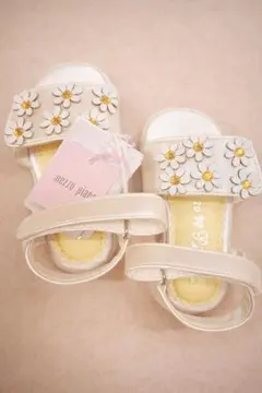 【新品未使用】mezzo piano サンダル 13cm 花モチーフ